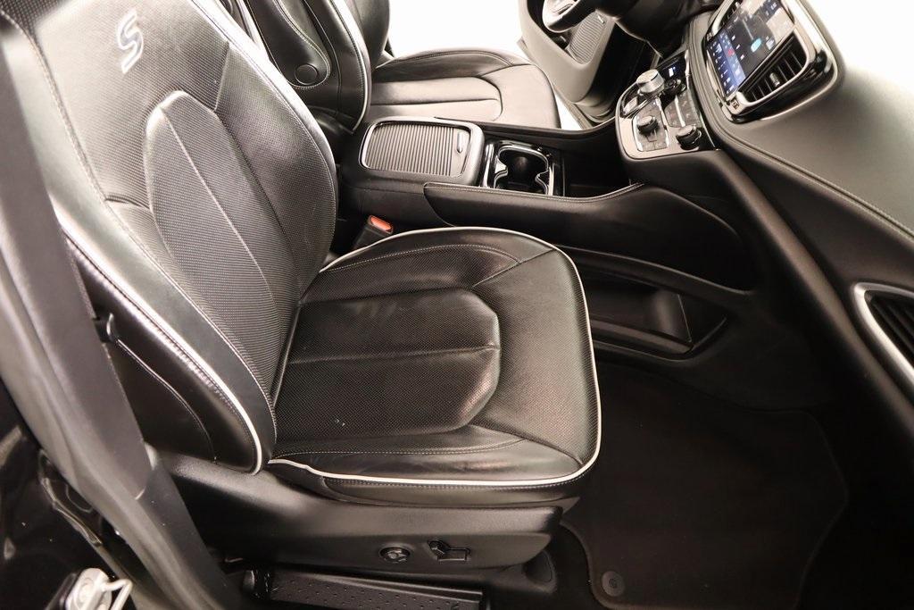 used 2021 Chrysler Pacifica Hybrid car, priced at $27,976