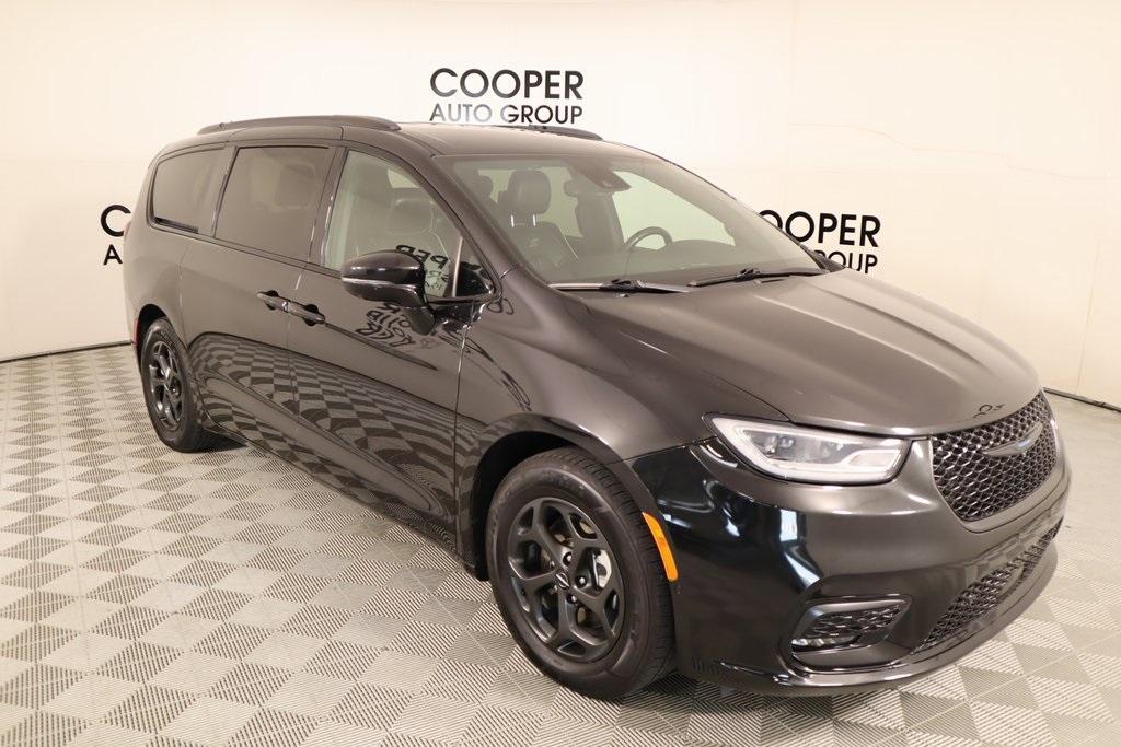 used 2021 Chrysler Pacifica Hybrid car, priced at $27,976