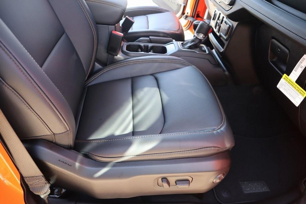 new 2025 Jeep Gladiator car, priced at $41,028