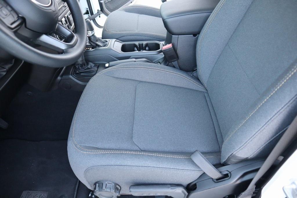 new 2025 Jeep Gladiator car, priced at $35,106