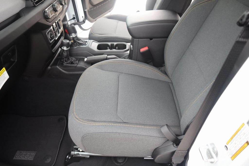 new 2025 Jeep Wrangler car, priced at $47,369