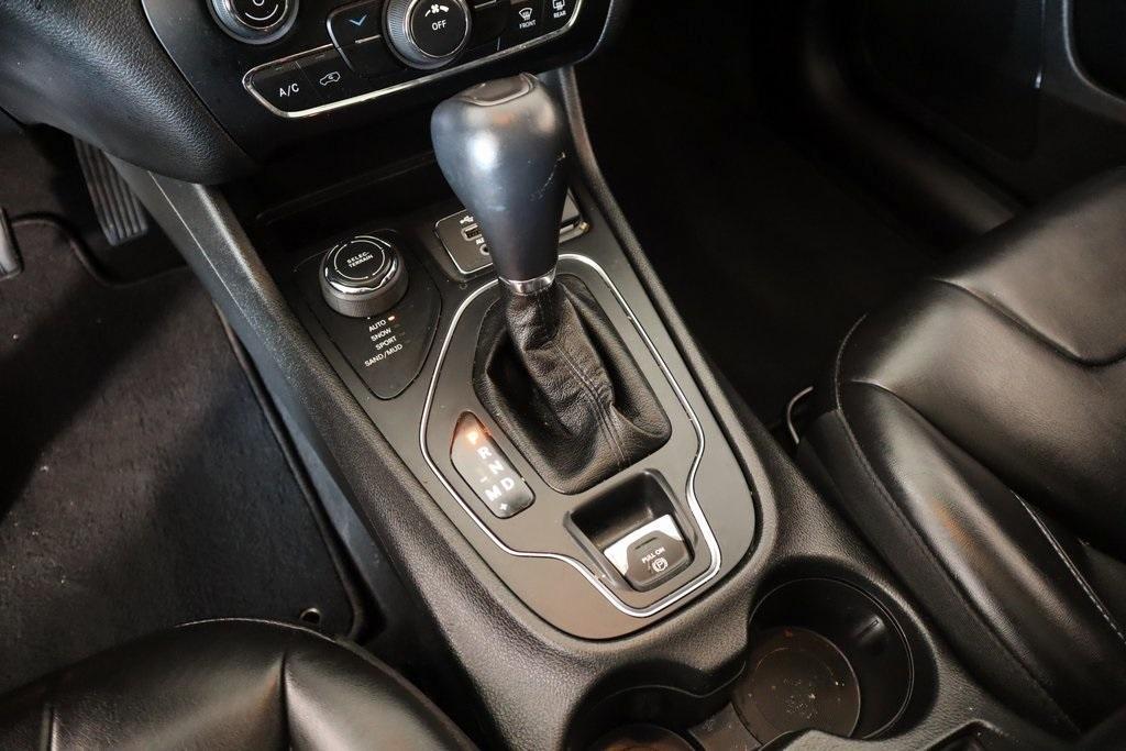 used 2021 Jeep Cherokee car, priced at $21,034