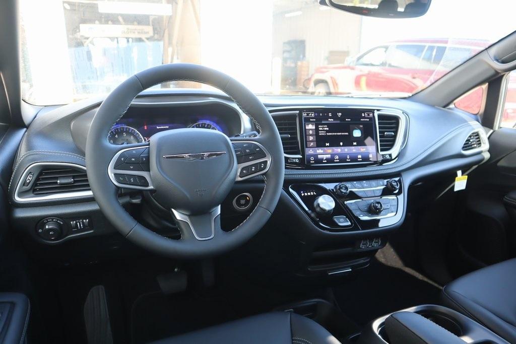 new 2025 Chrysler Pacifica car, priced at $35,315