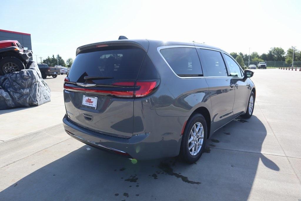new 2025 Chrysler Pacifica car, priced at $35,315