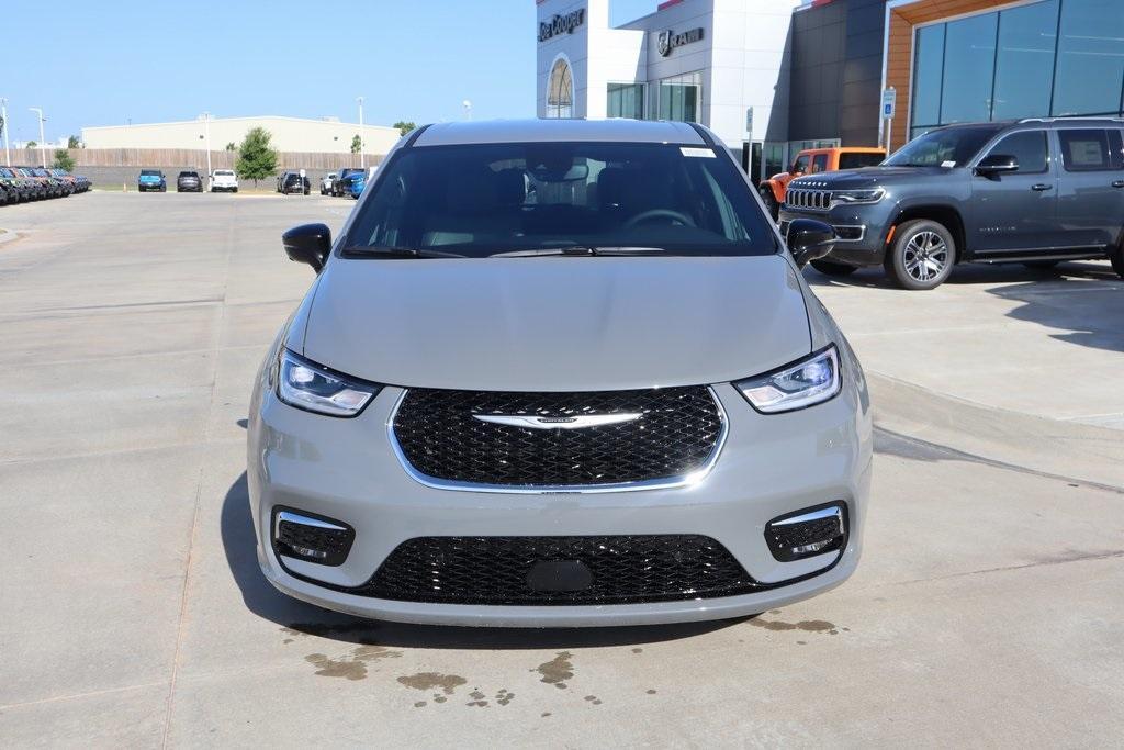 new 2025 Chrysler Pacifica car, priced at $35,315