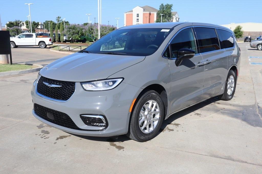 new 2025 Chrysler Pacifica car, priced at $35,315