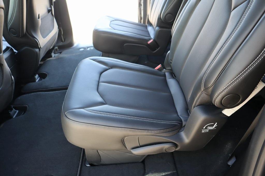 new 2025 Chrysler Pacifica car, priced at $35,315