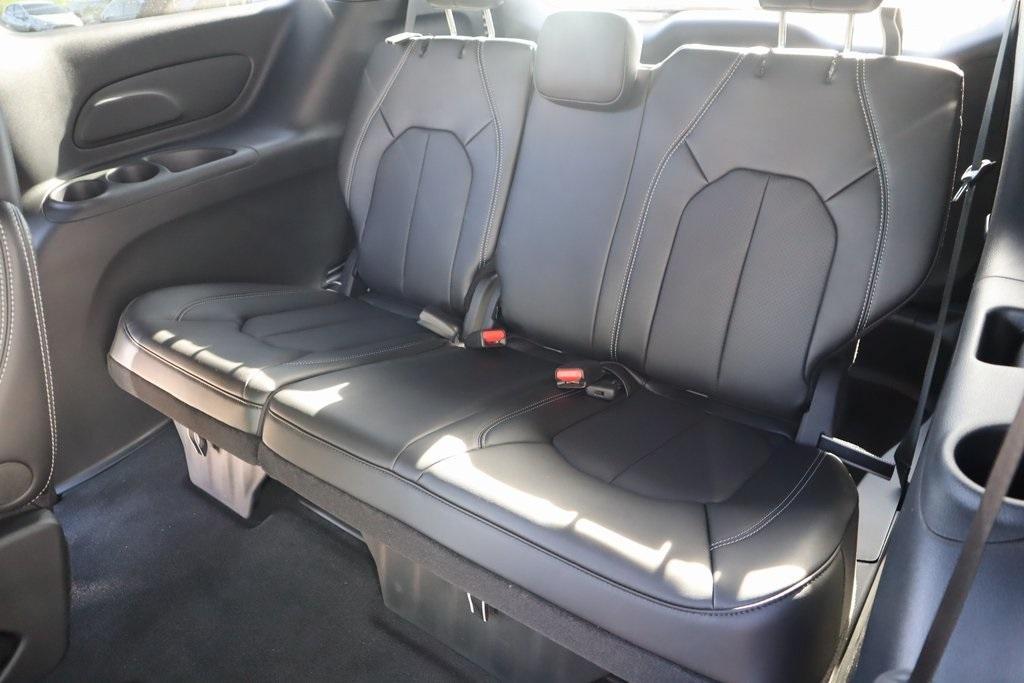 new 2025 Chrysler Pacifica car, priced at $35,315