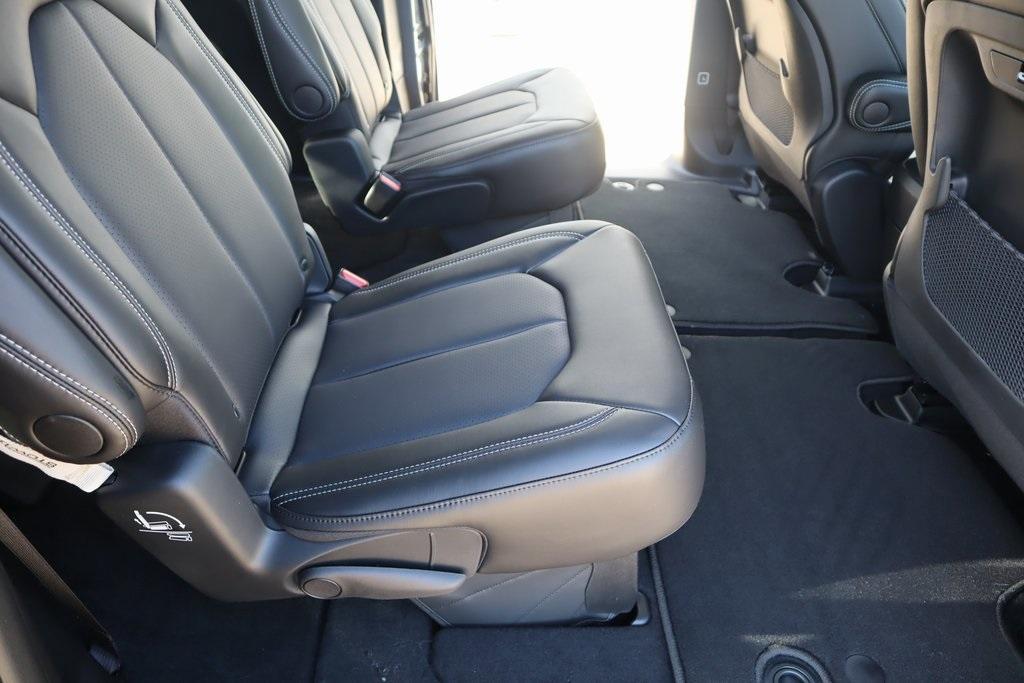 new 2025 Chrysler Pacifica car, priced at $35,315