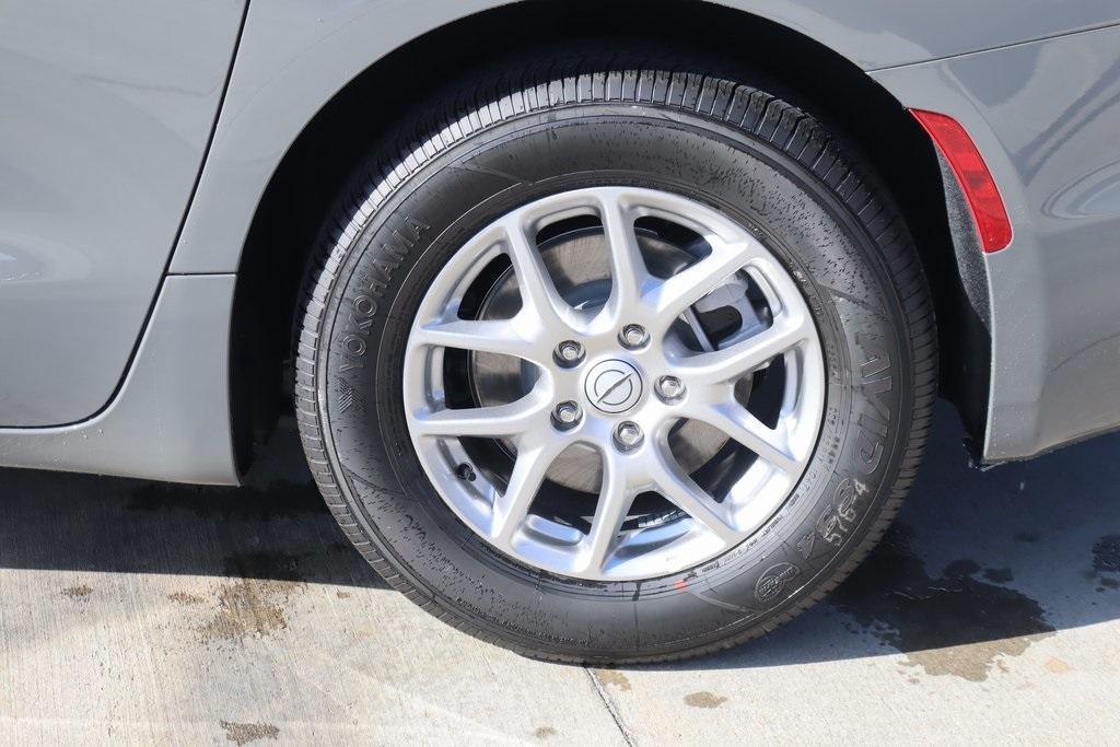 new 2025 Chrysler Pacifica car, priced at $35,315