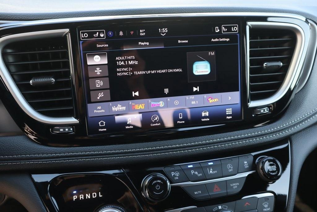 new 2025 Chrysler Pacifica car, priced at $35,315