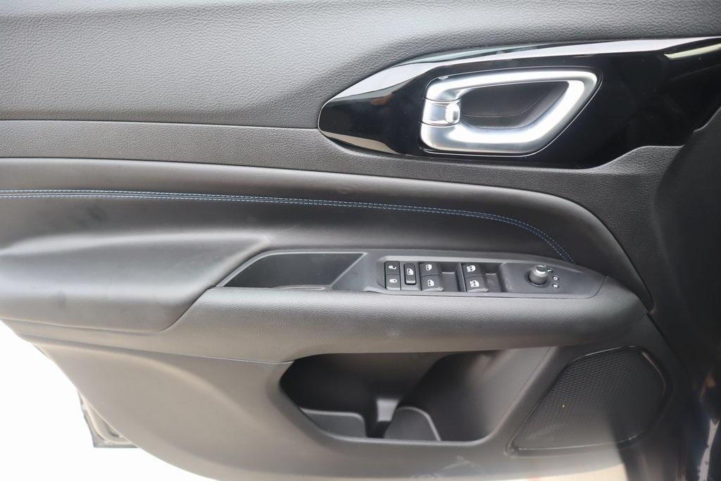 new 2025 Jeep Compass car, priced at $27,943