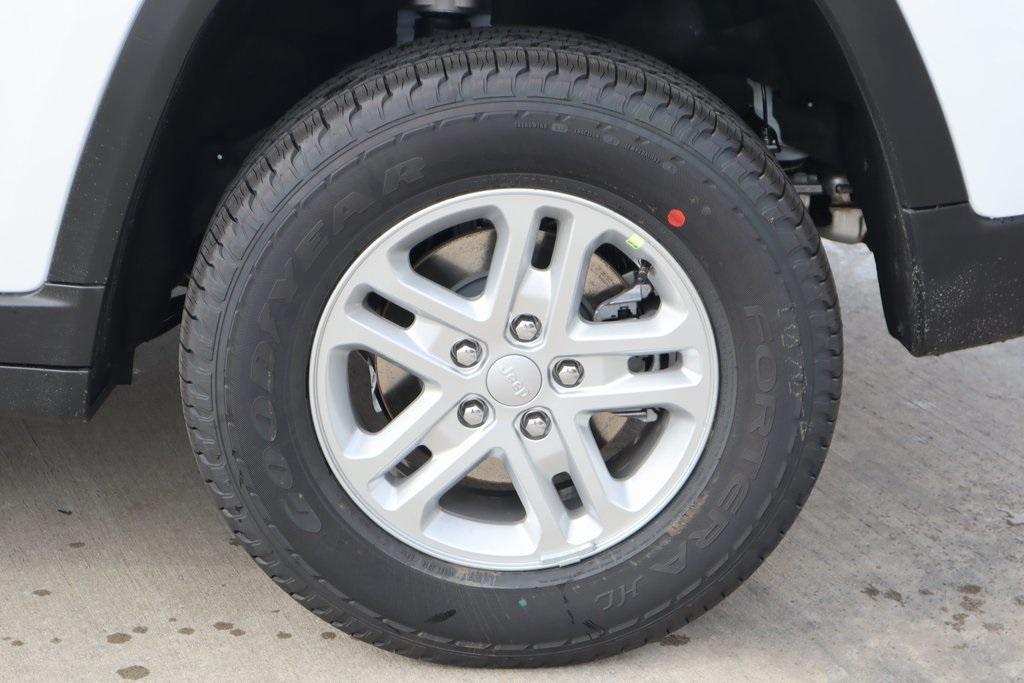 new 2025 Jeep Grand Cherokee car, priced at $32,301