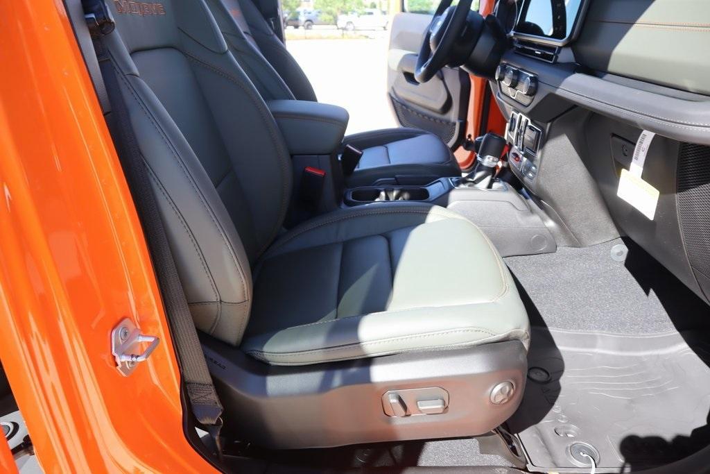 new 2025 Jeep Gladiator car, priced at $48,419