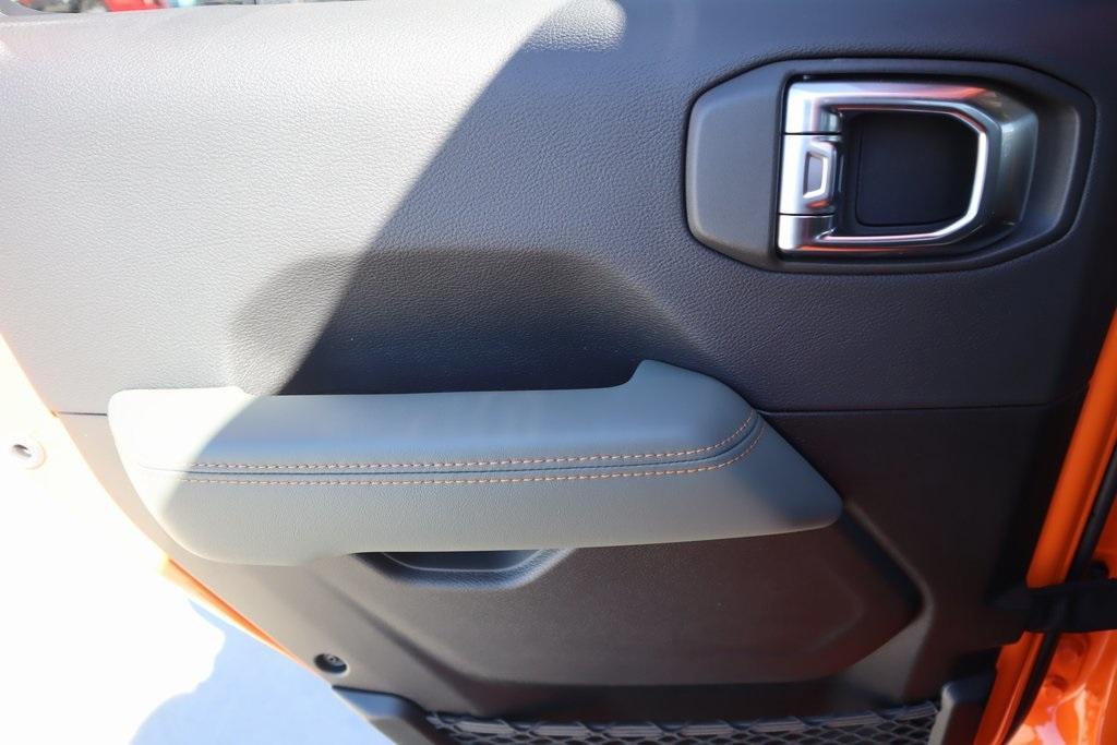 new 2025 Jeep Gladiator car, priced at $48,419