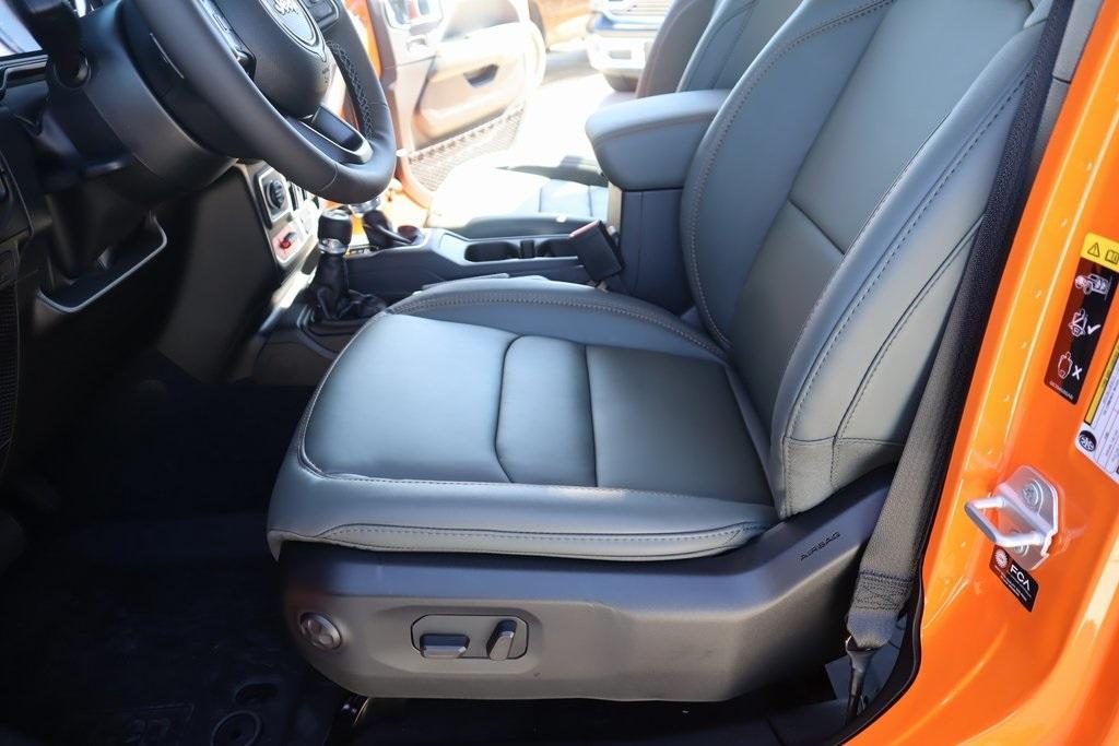 new 2025 Jeep Gladiator car, priced at $48,419