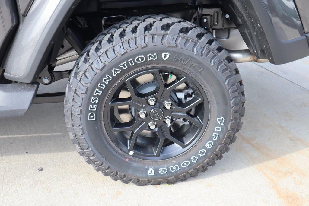 new 2025 Jeep Gladiator car, priced at $38,767