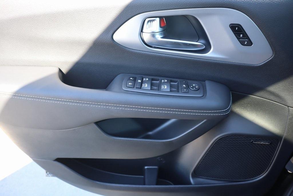 new 2025 Chrysler Pacifica car, priced at $49,137