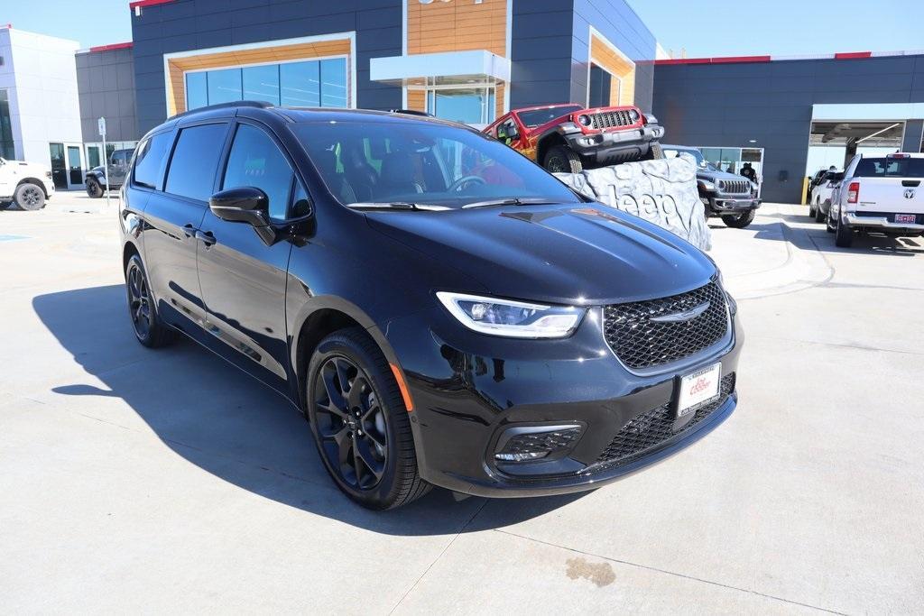 new 2025 Chrysler Pacifica car, priced at $49,137