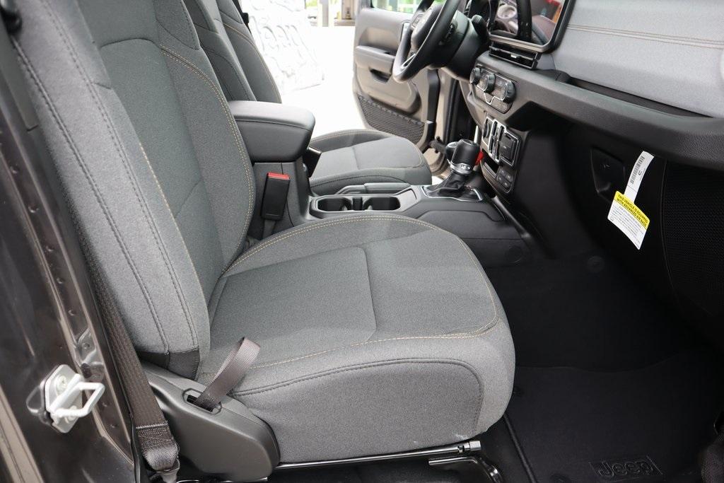 new 2025 Jeep Gladiator car, priced at $38,884