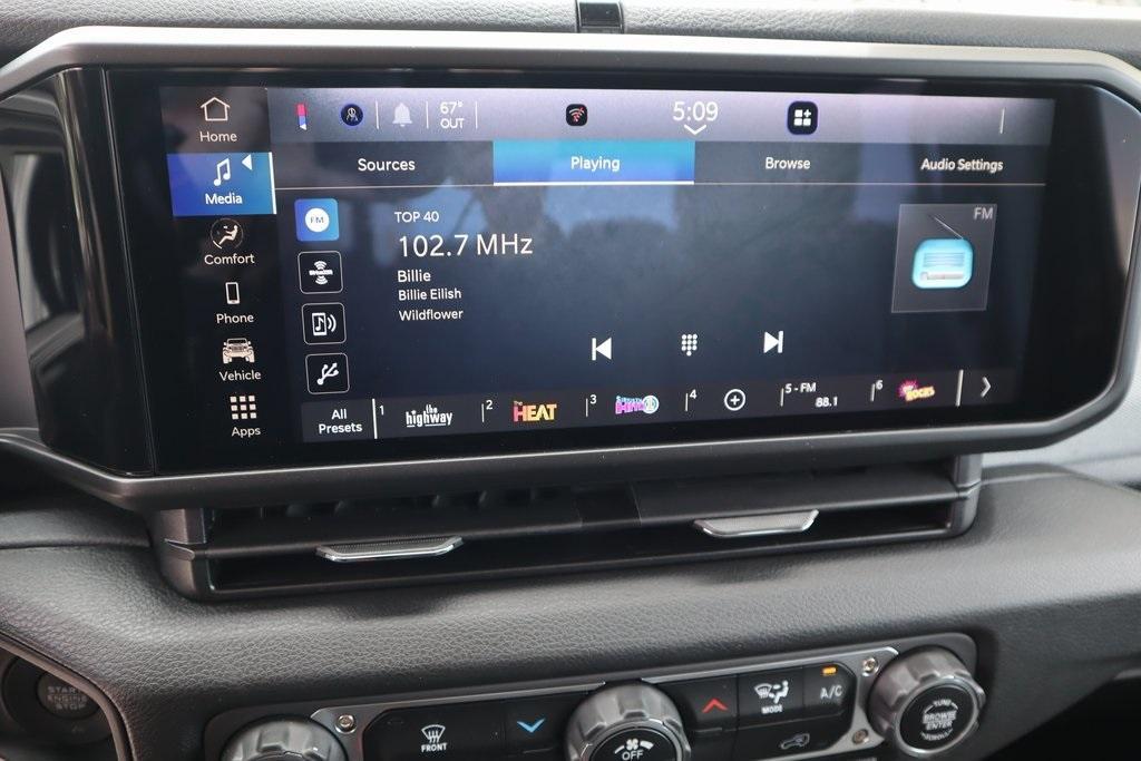 new 2025 Jeep Gladiator car, priced at $38,884