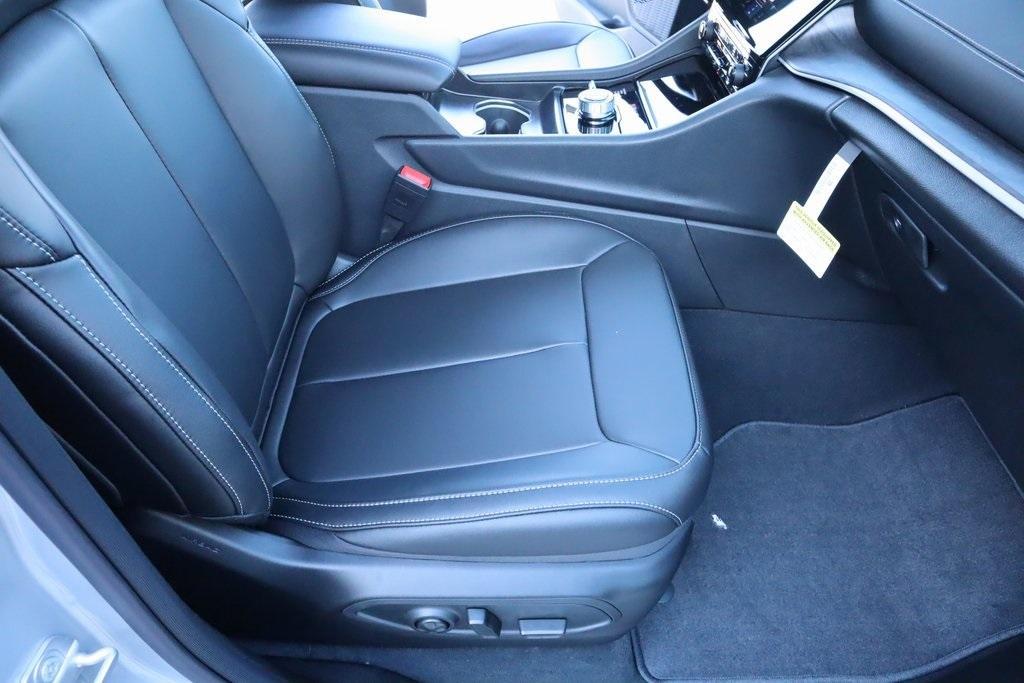 new 2025 Jeep Grand Cherokee car, priced at $40,970