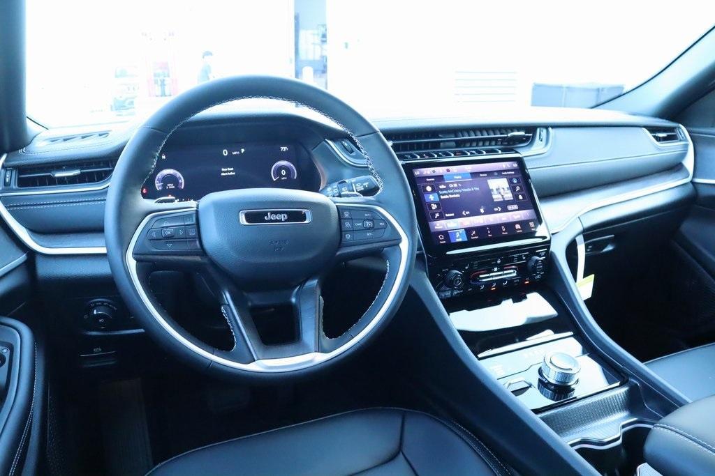 new 2025 Jeep Grand Cherokee car, priced at $40,970