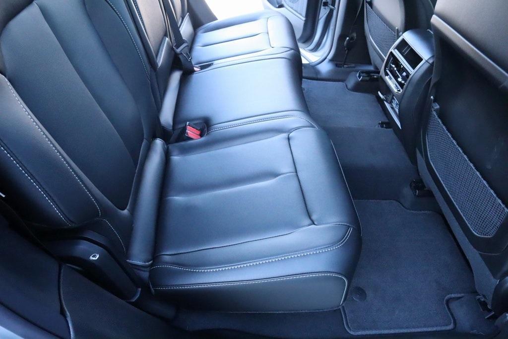 new 2025 Jeep Grand Cherokee car, priced at $40,970
