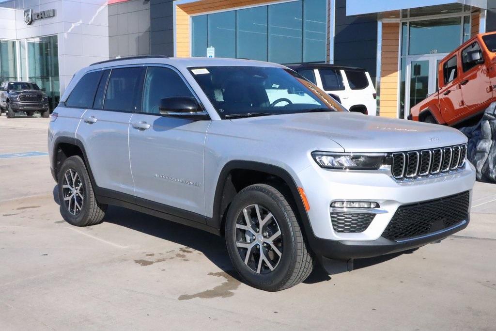 new 2025 Jeep Grand Cherokee car, priced at $42,470
