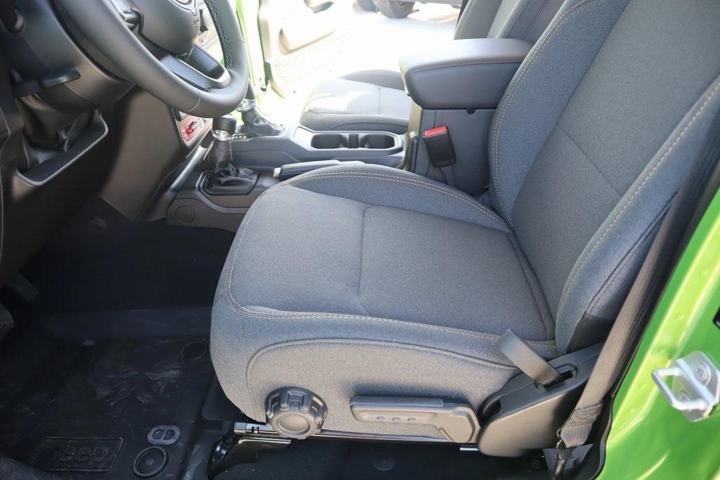 new 2025 Jeep Wrangler car, priced at $47,313