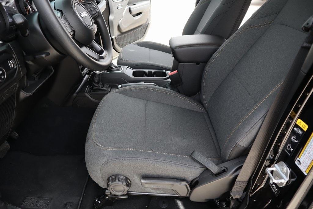 new 2025 Jeep Gladiator car, priced at $35,006