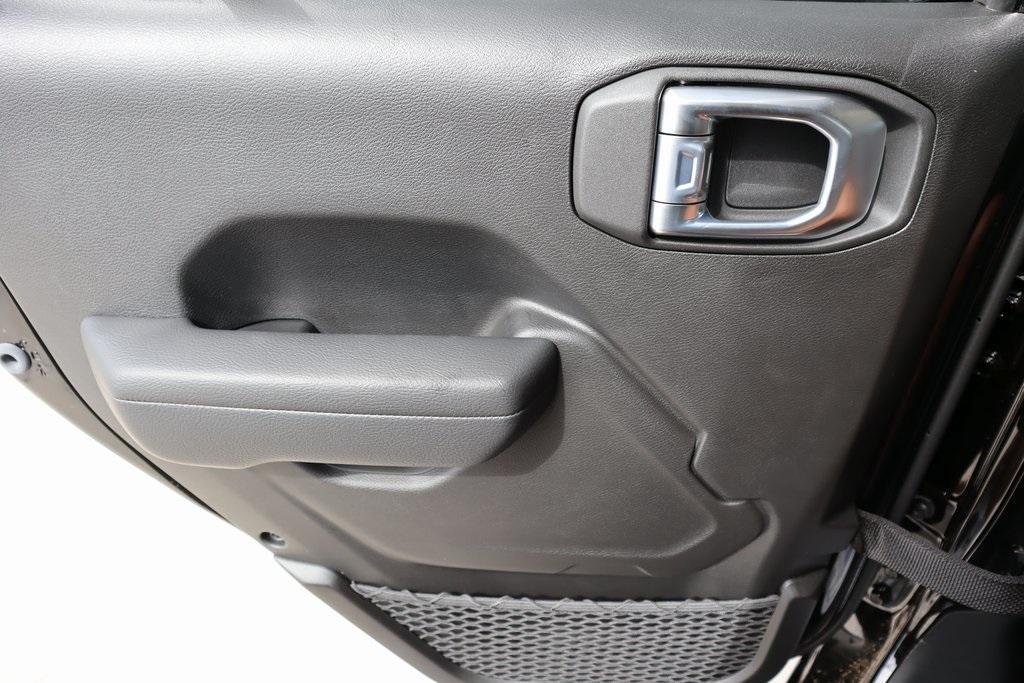 new 2025 Jeep Gladiator car, priced at $35,006