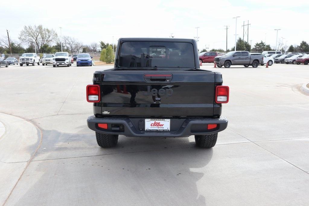 new 2025 Jeep Gladiator car, priced at $35,006