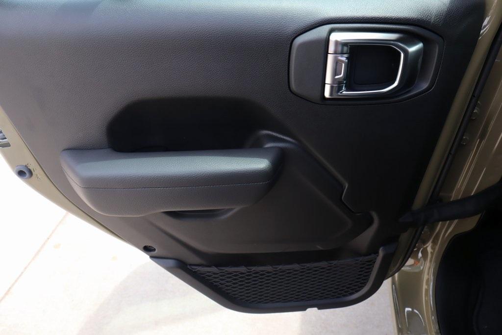new 2025 Jeep Wrangler car, priced at $31,685