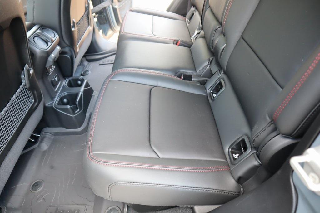 new 2025 Jeep Gladiator car, priced at $52,246