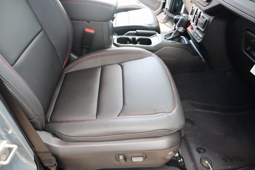 new 2025 Jeep Gladiator car, priced at $52,246