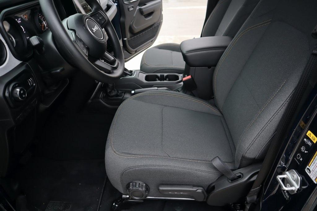 new 2025 Jeep Gladiator car, priced at $35,234