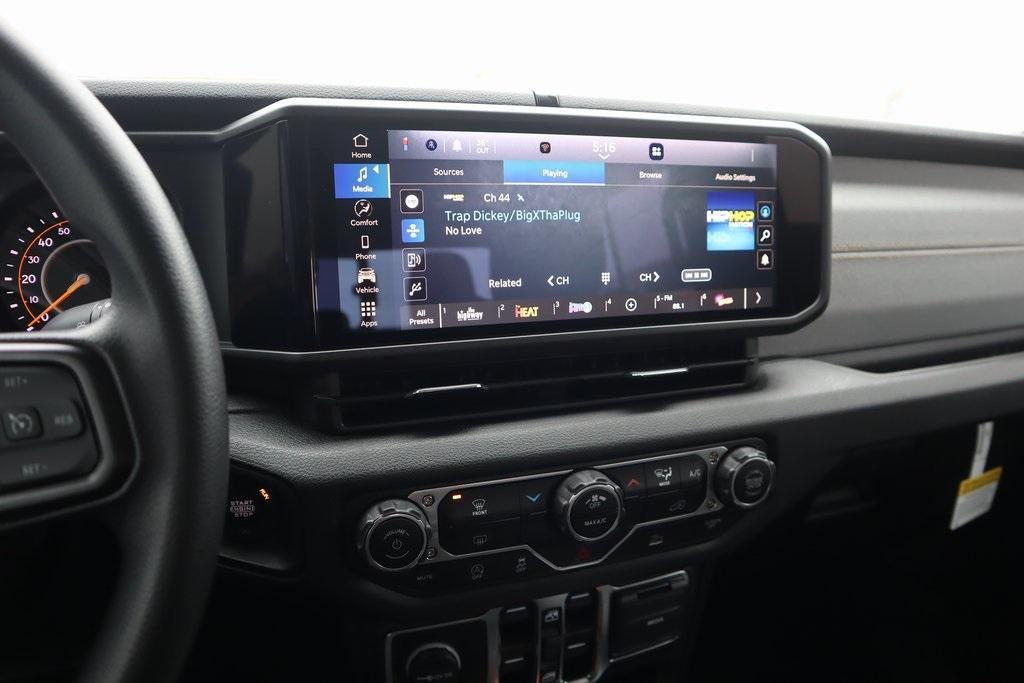 new 2025 Jeep Gladiator car, priced at $35,234