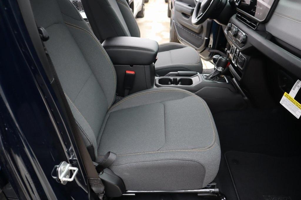new 2025 Jeep Gladiator car, priced at $35,234