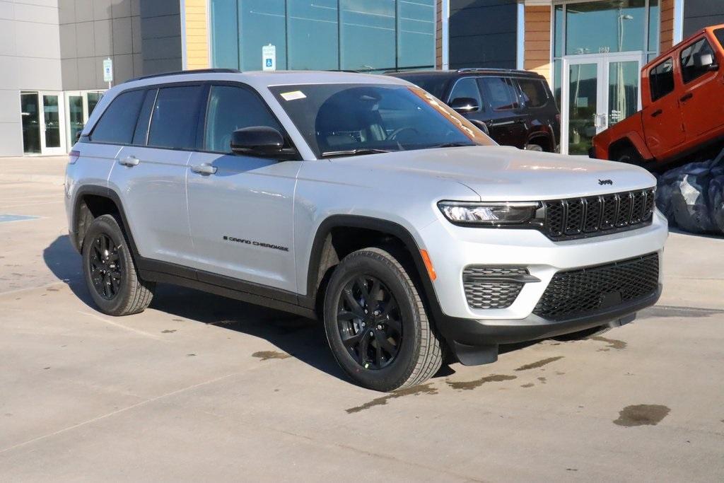 new 2025 Jeep Grand Cherokee car, priced at $40,434