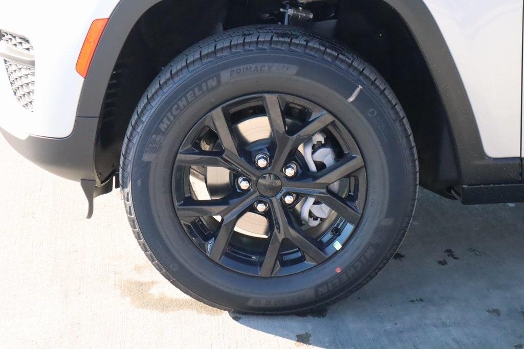 new 2025 Jeep Grand Cherokee car, priced at $40,434