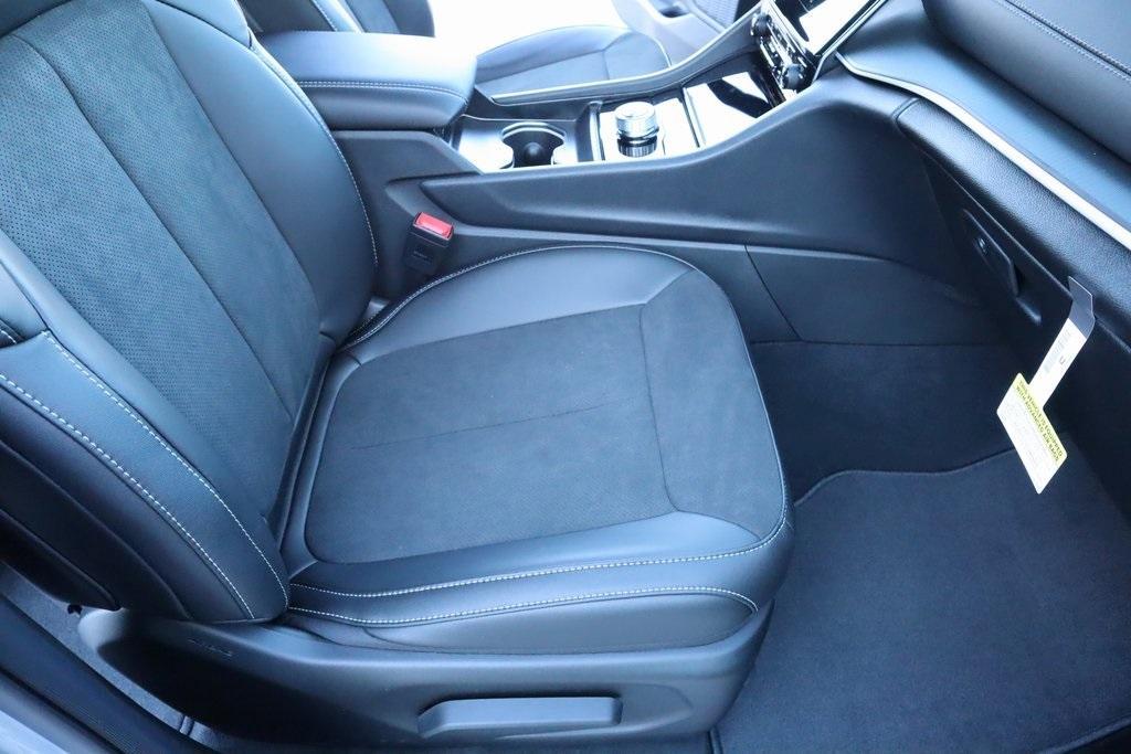 new 2025 Jeep Grand Cherokee car, priced at $40,434
