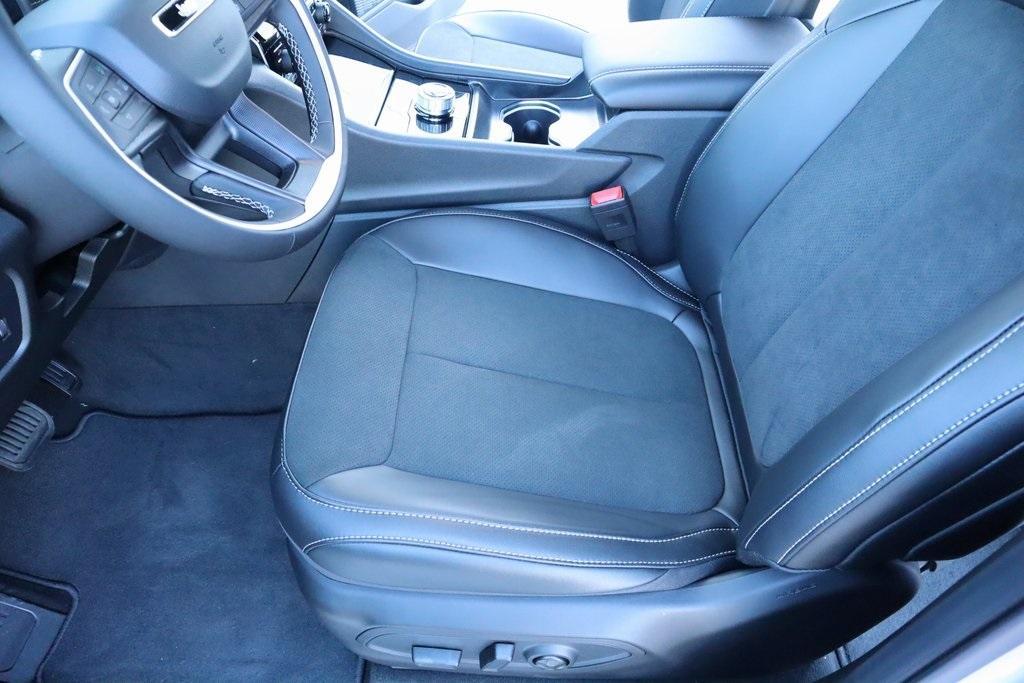 new 2025 Jeep Grand Cherokee car, priced at $40,434