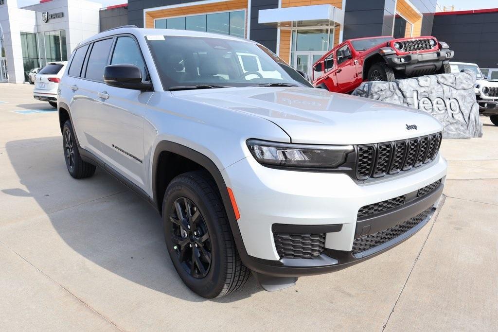 new 2025 Jeep Grand Cherokee L car, priced at $39,201