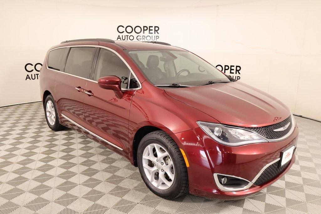 used 2017 Chrysler Pacifica car, priced at $15,537