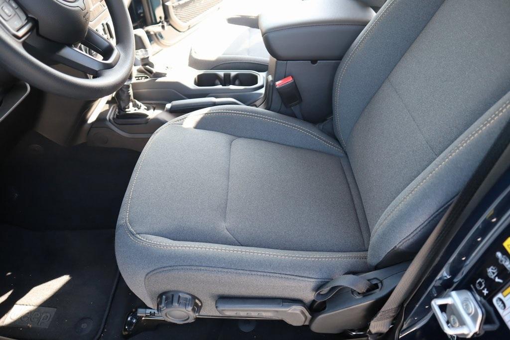 new 2025 Jeep Gladiator car, priced at $39,230