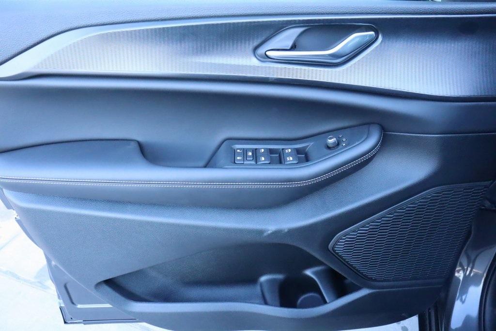 new 2025 Jeep Grand Cherokee car, priced at $38,499
