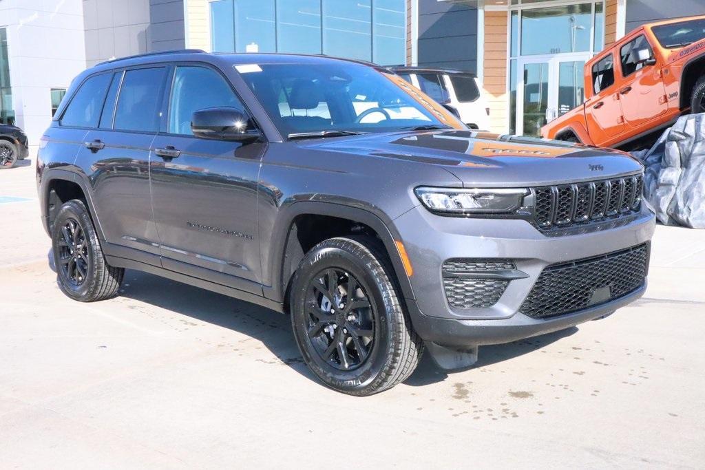 new 2025 Jeep Grand Cherokee car, priced at $38,499