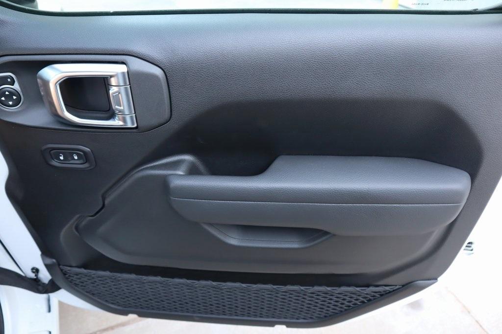 new 2025 Jeep Wrangler car, priced at $47,227