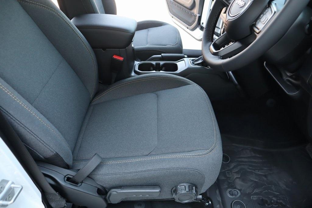 new 2025 Jeep Wrangler car, priced at $47,227